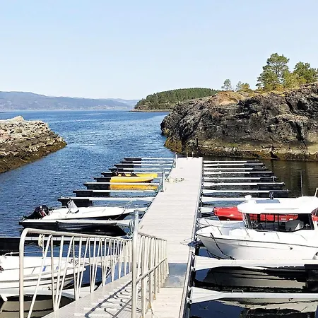 10 Person In Inderoy-by Traum Kjerkenesvag