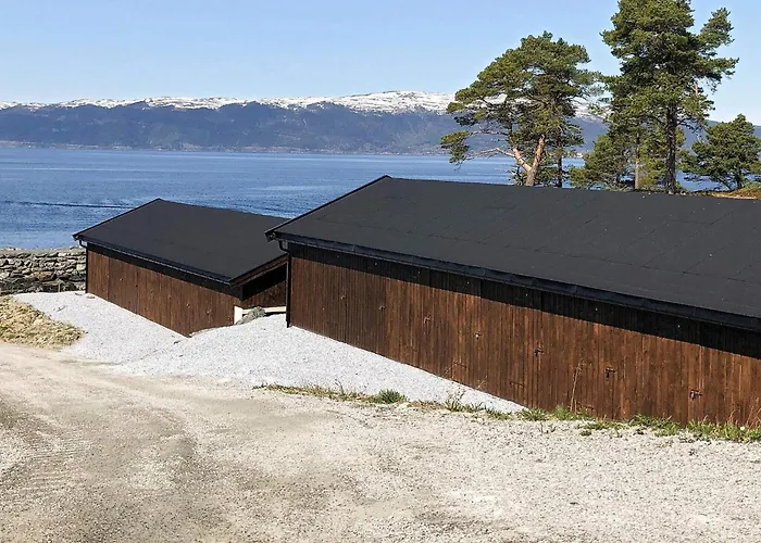 10 Person In Inderoy-by Traum